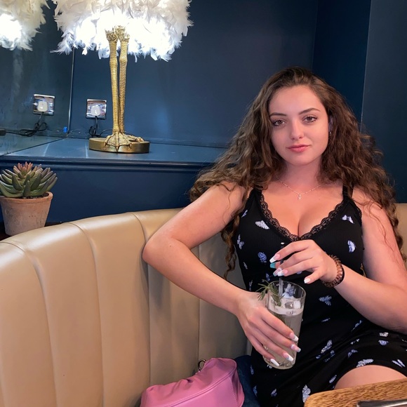 Meet your Posher, Sharon - Picture 1 of 1